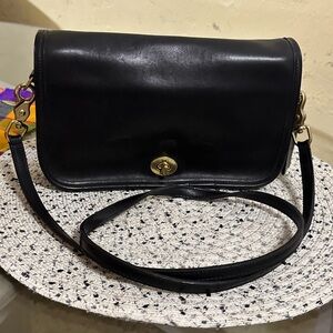 Vintage Coach Black Leather Shoulder Bag